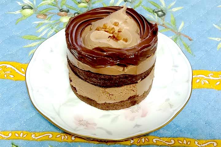 ファミマのチョコレートケーキ実食レビュー